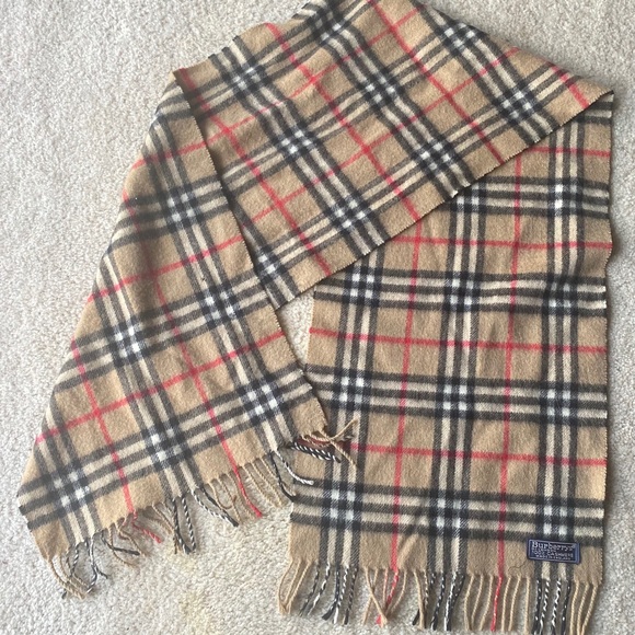 Classic Burberry Cashmere Scarf - Picture 1 of 2